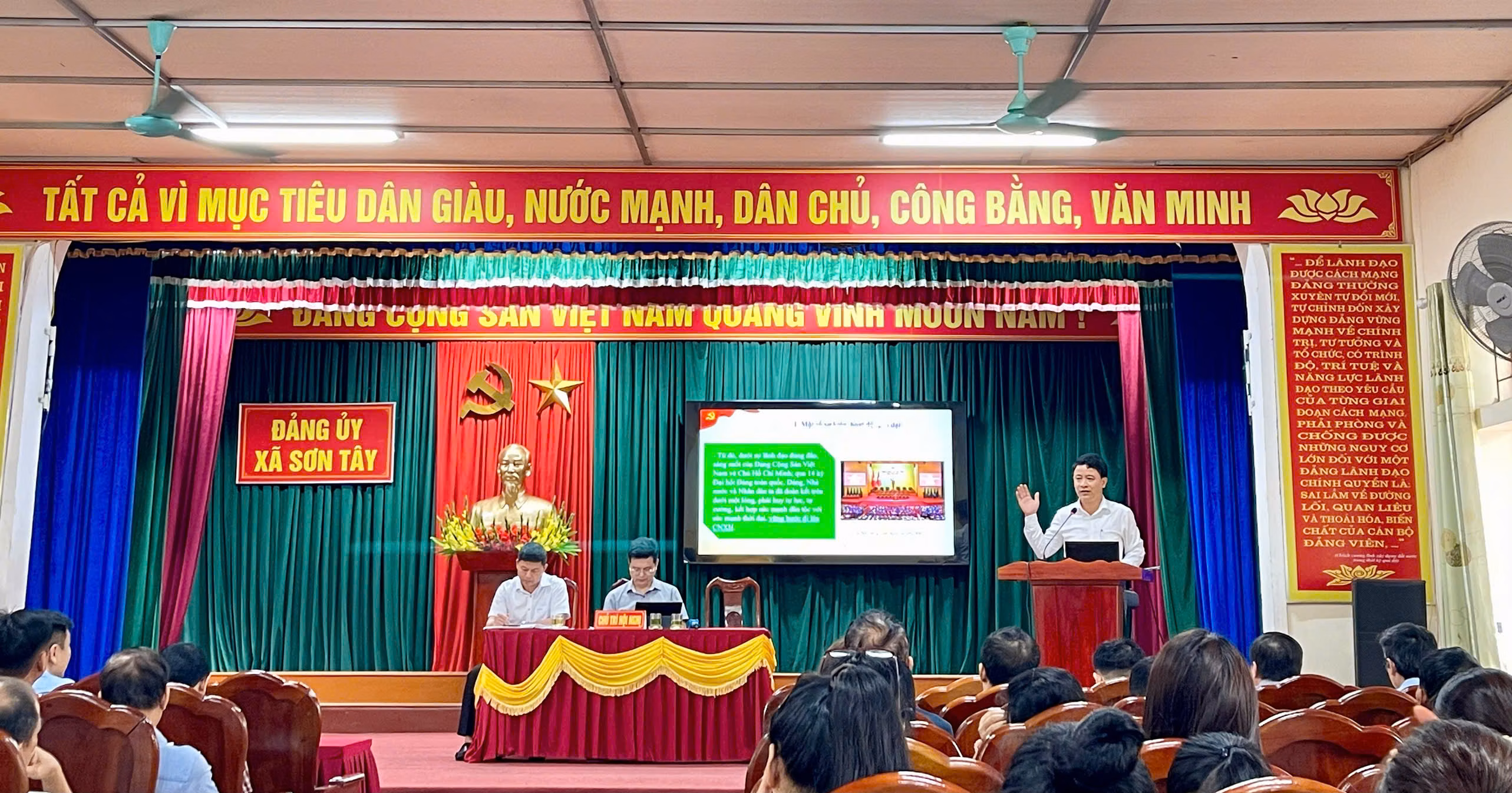 Đảng ủy xã Sơn Tây tổ chức sinh hoạt chuyên đề tháng 5: "Học Bác lòng ta trong sáng hơn".