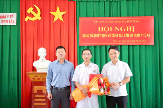 Đồng chí Trần Cẩm Thạch được bổ nhiệm giữ chức vụ Phó Giám đốc - Phụ trách Trạm Y tế xã Sơn Tây