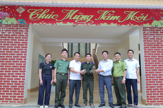 Xã Sơn Tây tiếp nhận, bàn giao 02 cá thể Rùa Sa nhân nhóm IIB quý hiếm để cứu hộ, thả về tự nhiên