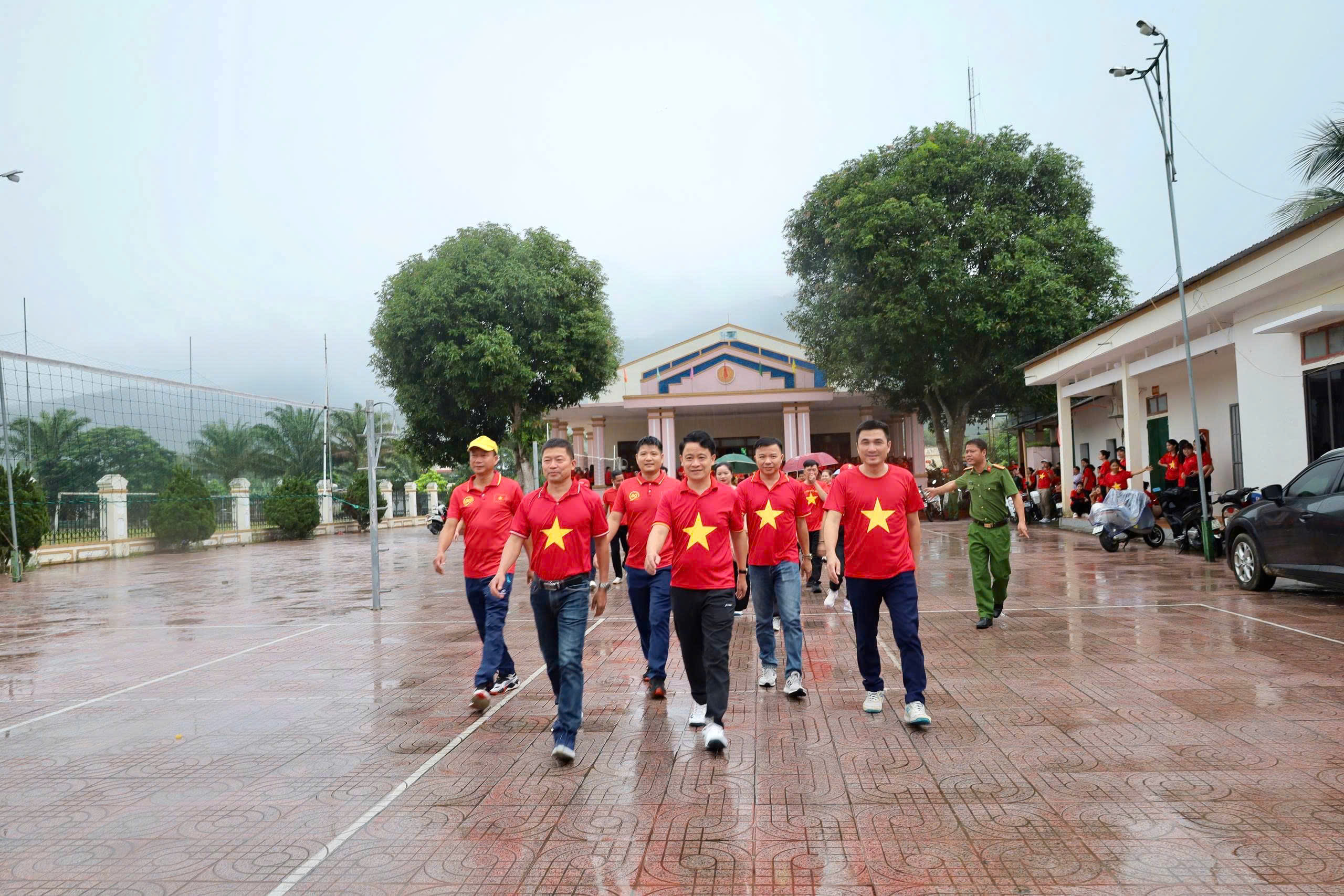 SÔI NỔI CHƯƠNG TRÌNH “CÙNG VIỆT NAM TIẾN BƯỚC” TẠI XÃ SƠN TÂY